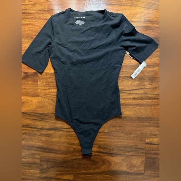 Everlane the short sleeve crew neck bodysuit Small NWT - Picture 3 of 6